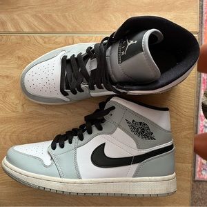 Jordan 1 Mens Smoke Grey Black and White